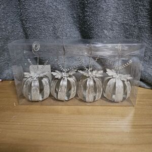 White Metal Pumpkin Place Card Holders Autumn Thanksgiving  Decor Set Of 4 NIB